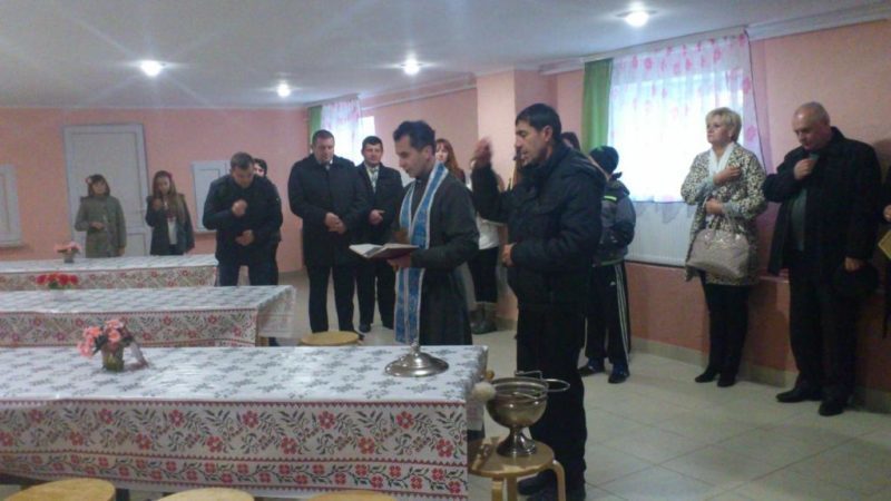 В одній із шкіл Івано-Франківської області відкрили їдальню та вручили подарункові сертифікати на комп’ютерну техніку (ФОТО)