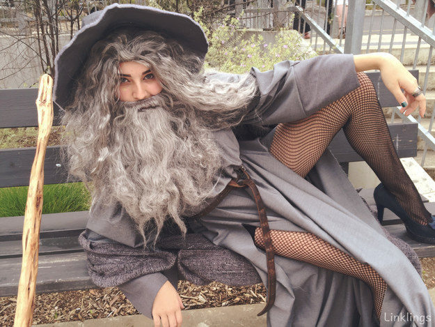 18-річна австралійка прийшла до школи у відвертому костюмі чарівника Гендальфа з “Володаря кілець”  (ФОТО)