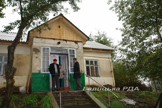 В Галицькому районі за кошти з районного бюджету відновлюють будинок багатодітної сім’ї, який потерпів від пожежі
