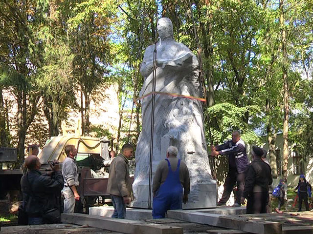 На Прикарпатті встановлюють спільний пам’ятник Кобзареві та Героям Небесної Сотні (ВІДЕО)