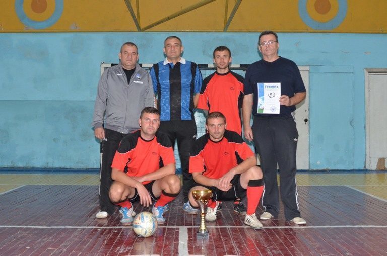 Митники Франківщини перемогли учасників АТО та волонтерів у футбольному матчі