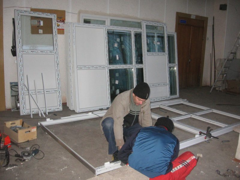 У Надвірнянській дитячій лікарні перекрили дах та замінюють вікна (ФОТО)