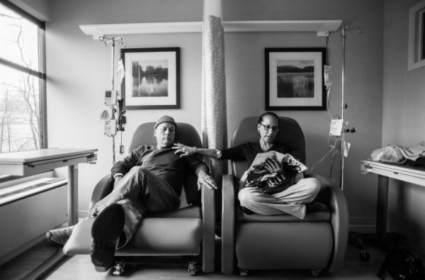 Фотограф зробила серію знімків про життя своїх хворих на рак батьків (ФОТО)