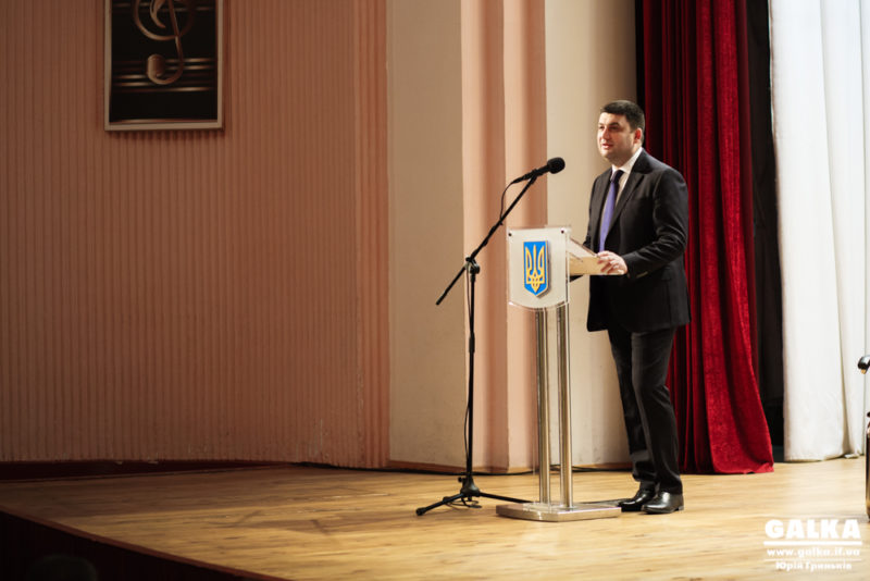 Безвізовий режим буде в Україні в 2016 році, – Гройсман (ФОТО)