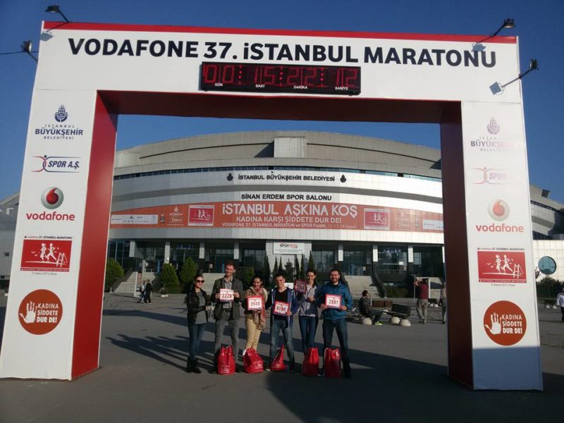 Семеро іванофранківців разом з тисячами учасників нині біжать на Стамбульському марафоні (ФОТОФАКТ)