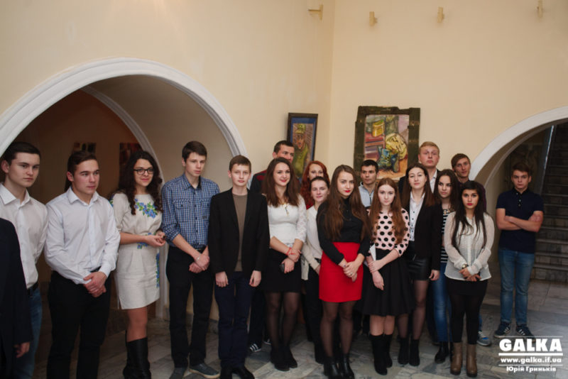 У Франківську відбулася цікава посвята першокурсників-політологів у студенти (ФОТО)