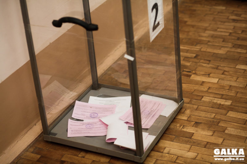 Спостерігачі зафіксували незаконну агітацію в день виборів у об’єднаних громадах