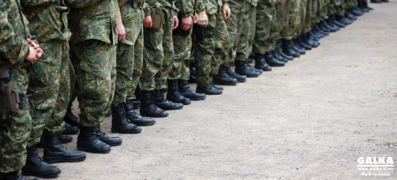 Прикарпатську безробітну молодь мотивують на військову службу за контрактом