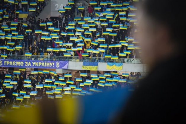 Матч Україна-Словенія розпочався з хвилини мовчання в пам’ять про загиблих у Парижі (ФОТО)
