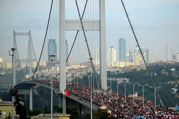 Спортсмени-любителі з Франківська пробігли Стамбульський марафон