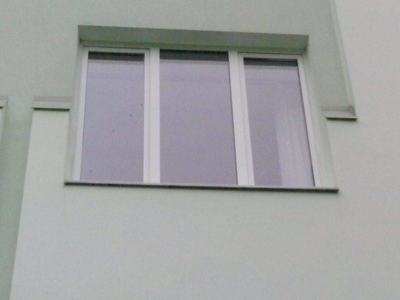 У вікна початкової школи у Калуші стріляли з пневматичної зброї (ФОТО)