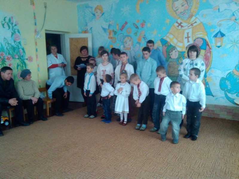 Тюремники привітали дітей, позбавлених батьківської опіки, зі святом Миколая