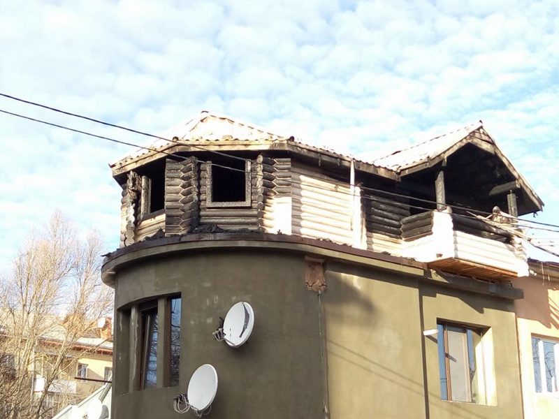 В мережі з’явилося відео пожежі скандальної надбудови на вулиці Мирного (ФОТО, ВІДЕО)