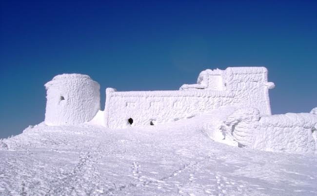 Туристів просять не відвідувати взимку обсерваторію на горі Піп Іван