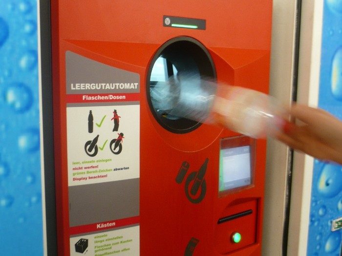 Міській  владі пропонують встановити автомати, що міняють пляшки на гроші