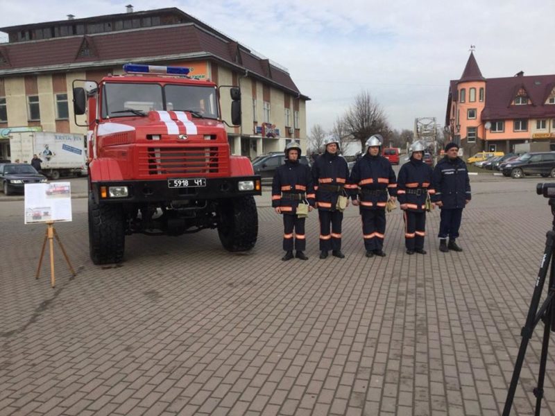 Галицькі рятувальники отримали пожежний автомобіль (ФОТО)