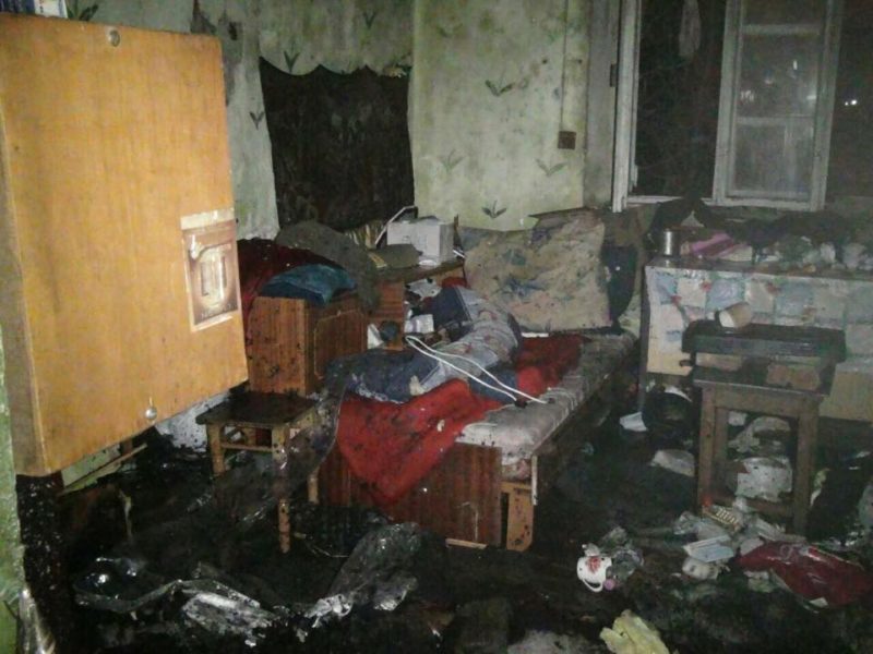 Троє дітей і стільки ж дорослих мало не загинули у вечірній пожежі будинку в обласному центрі (ФОТО)