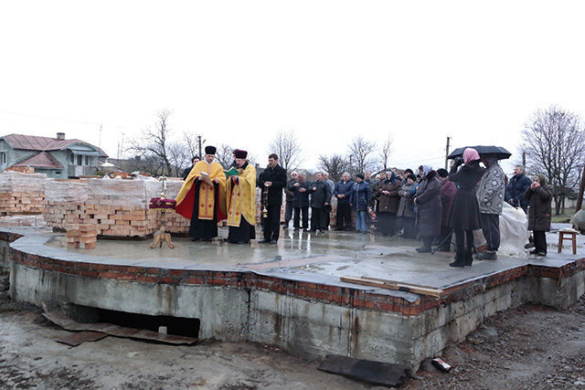 На Прикарпатті заклали перші цеглини церкви «Станіславських мучеників» (ФОТО)