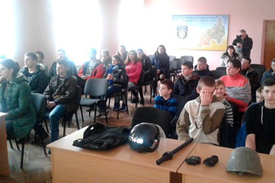 Прикарпатські школярі потрапили у відділок поліції (ФОТО)