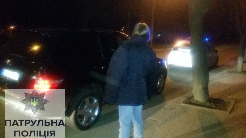 Поліція Франківська затримала п’яну дівчину за кермом