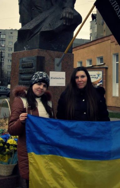 Кілька людей вийшли на акцію підтримки української льотчиці Савченко у Калуші (ФОТО)