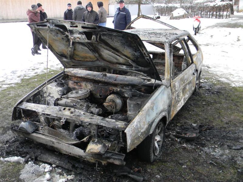 В Коломиї вщент згоріла автівка (ФОТО)
