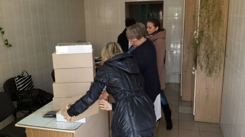Працівники МІУК відвезли благодійну допомогу в  геріатричний пансіонат