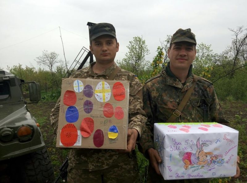 Бійці АТО на передовій отримали подарунки від франківських школярів до Великодня (ФОТО)
