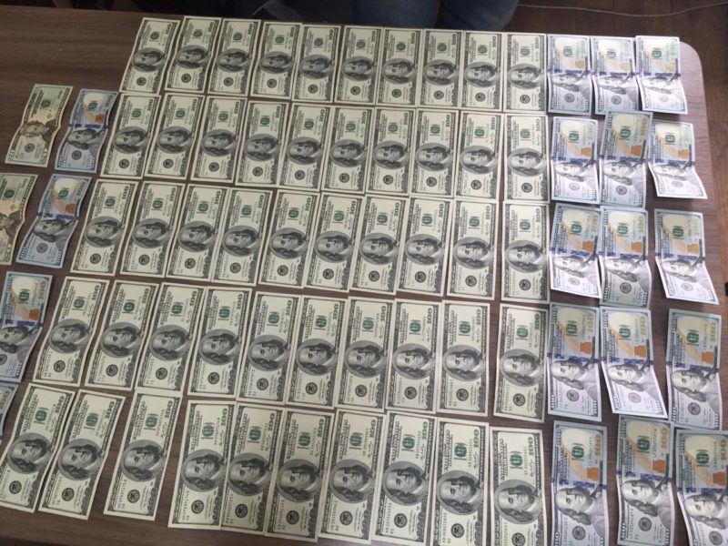 В Івано-Франківську СБУ затримала поліцейських, які “кришували” контрабанду наркотиків (ФОТОФАКТ)