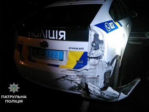 П’яний водій розбив автомобіль поліції та втік на десяток кілометрів з місця ДТП (ФОТО)