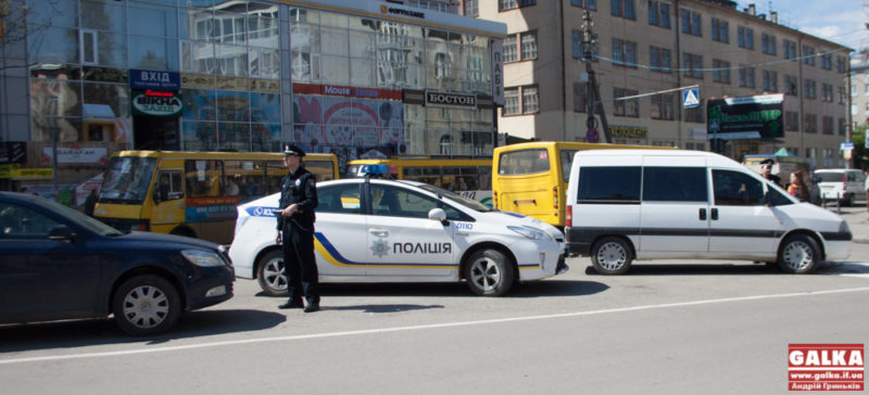 Франківські поліцейські продовжують штрафувати водіїв-порушників (ФОТОФАКТ)