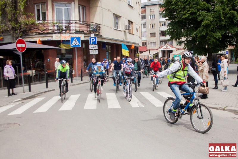 Сотні іванофранківців та іноземні побратими відзначили День міста велопробігом (ФОТО)