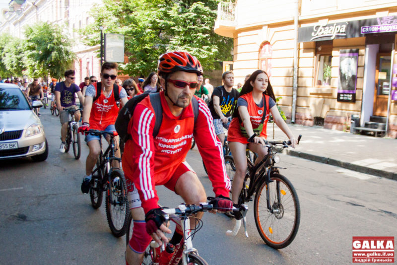 У Франківську пропонують проводити уроки етикету для велосипедистів