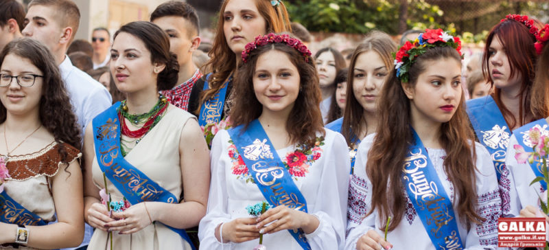 Вже 110 раз відправила у дорослий світ випускників 11 школа Івано-Франківська