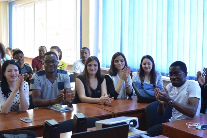 Студентам-камерунцям  допомагають включитися  в українську спільноту