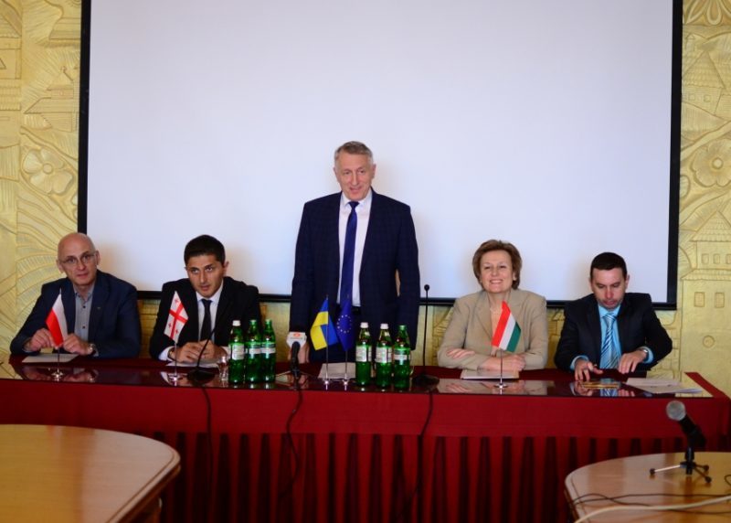 В Івано-Франківську презентували туристичний потенціал країн Карпатського регіону