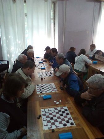 Люди з особливими потребами змагалися на турнірі з шашок з нагоди Дня міста