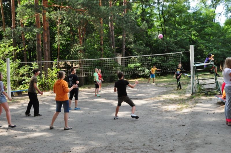 Сотня дітей зі всієї області почали літній відпочинок на Городенківщині