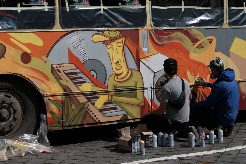Kickit Art Studio розмалювали тролейбус в Чернівцях (ФОТО)