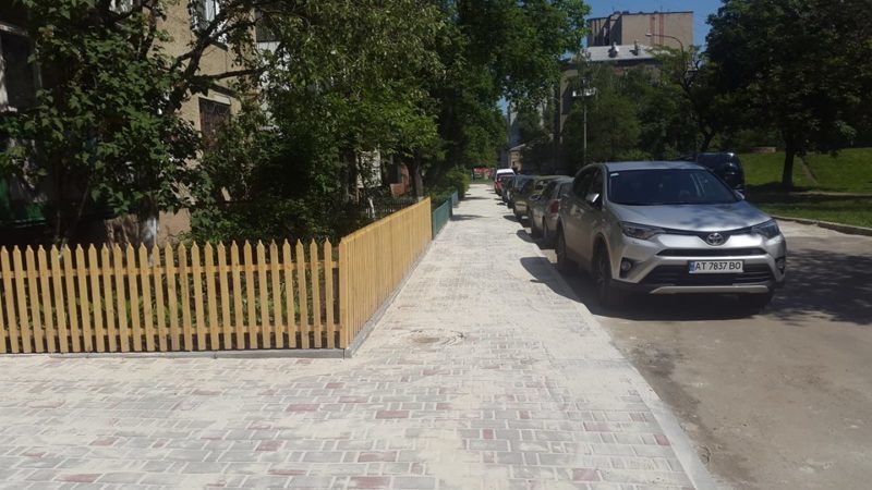 Мешканці Хоткевича, 44 ходитимуть по новому тротуару (ФОТО)