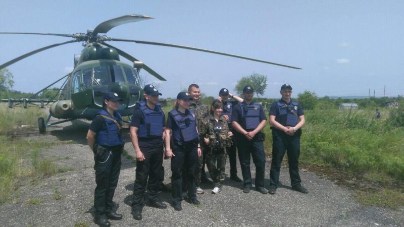 Прикарпатські рятувальники розшукували гелікоптер, з яким припинився зв’язок (ФОТО)