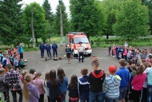 Дітей на Прикарпатті вчили гасити пожежу (ФОТО)