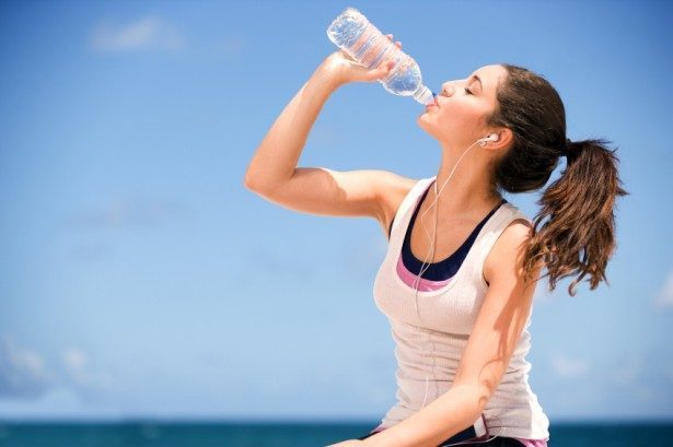 “Галка” рекомендує: Скільки треба вживати води щодня? Та чому так важливо пити воду на роботі?