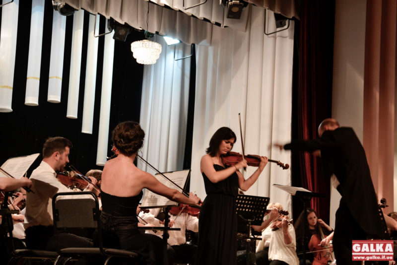 Івано-Франківський симфонічний оркестр зіграв разом із солістками з Данії та Болгарії (ФОТО)