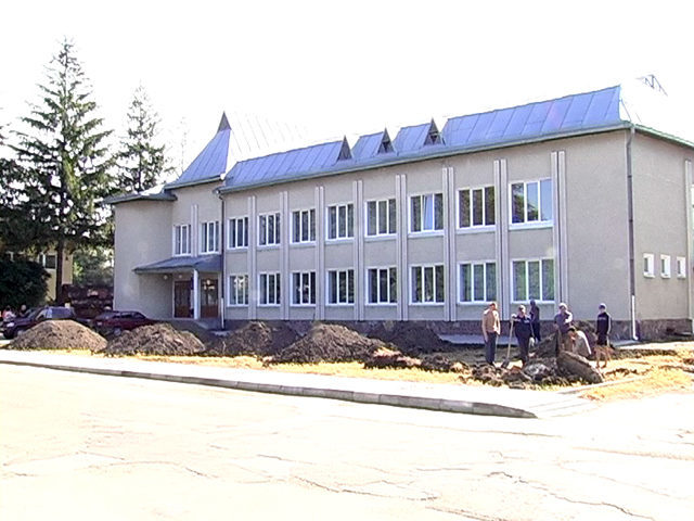 На Прикарпатті доремонтовують будинок культури (ВІДЕО)