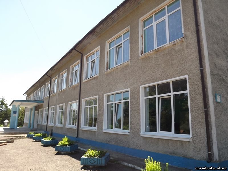 В одній із шкіл Городенківщини встановили вікна (ФОТО)