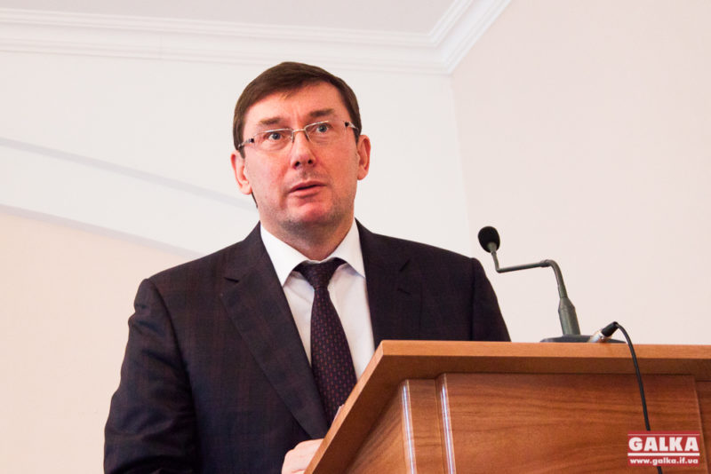 Генпрокурор Юрій Луценко заявив про відставку через справу Гандзюк