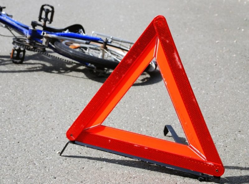 На Рогатинщині водій збив дівчинку на велосипеді
