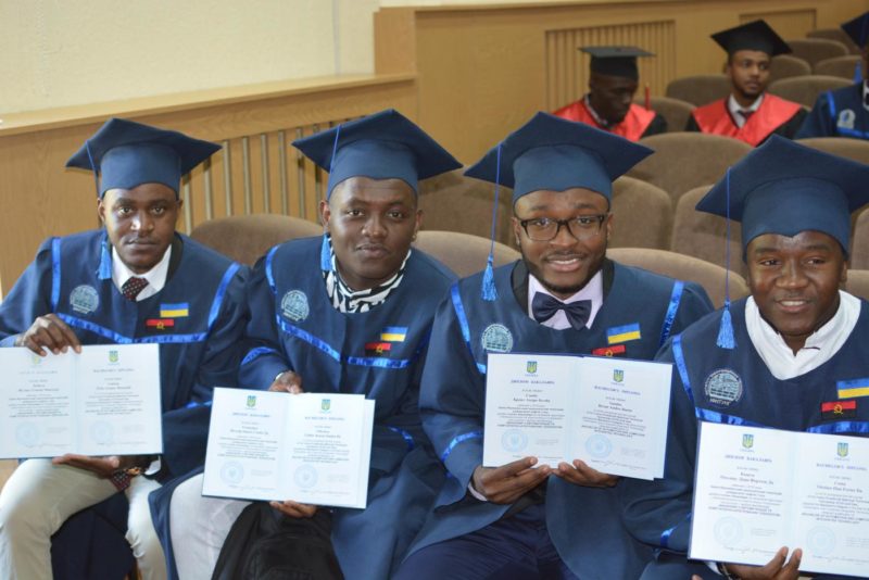 Студенти-іноземці Нафти й газу отримали дипломи (ФОТО)
