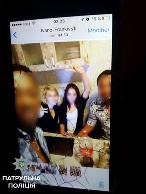 У Франківську двоє дівчат поцупили у іноземців 5 тисяч євро та техніку